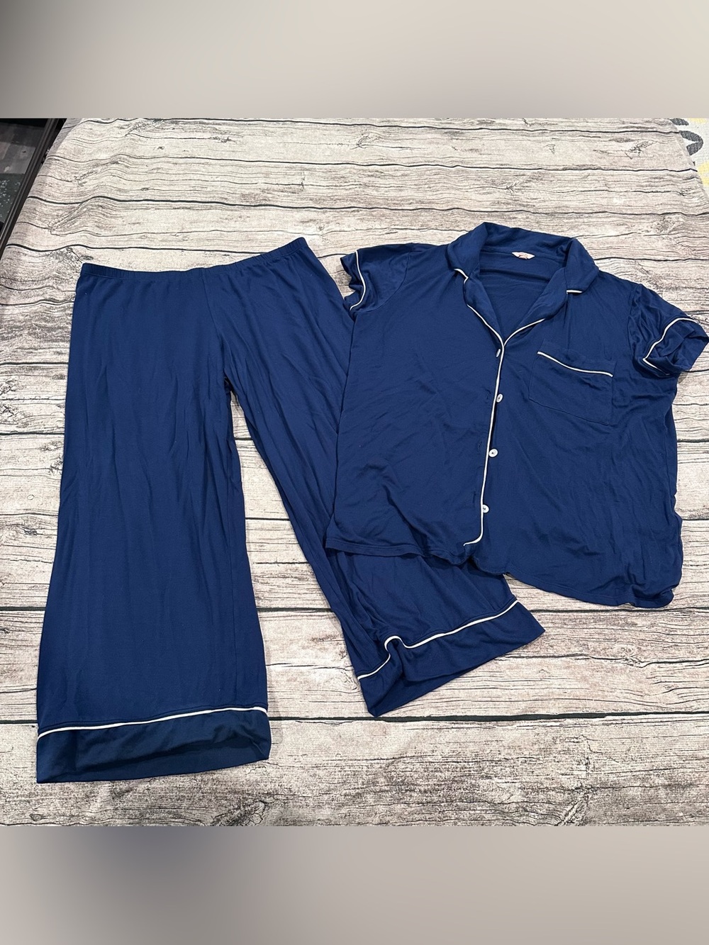 Eberjey Navy Pajama Set; Short Sleeved Top & Cropped Pants Size Large